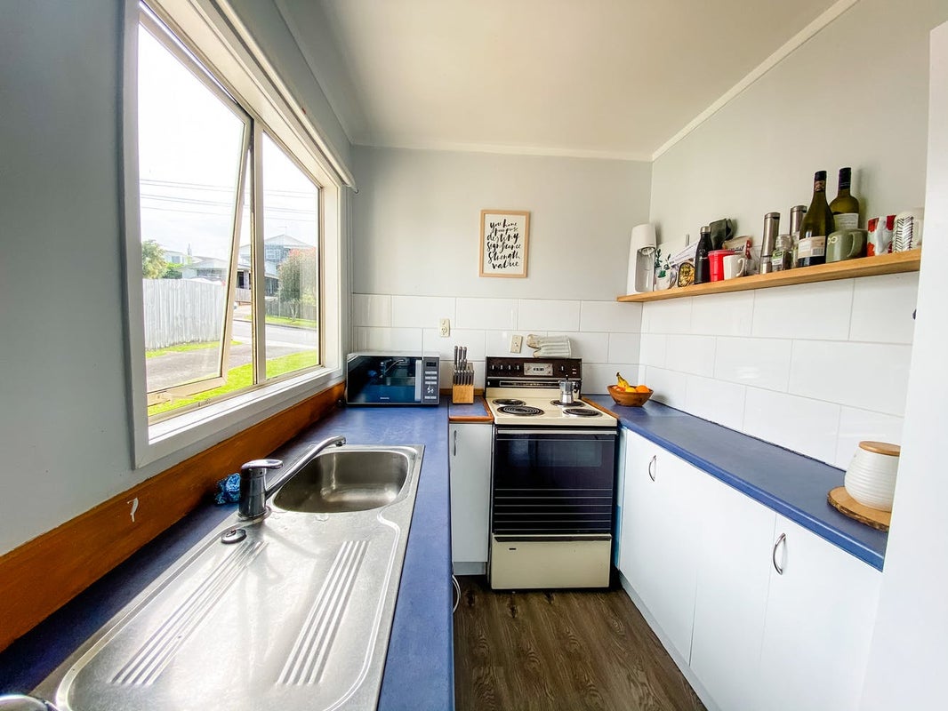 11 Ladies Mile, Manly, Whangaparaoa - Carousel 2