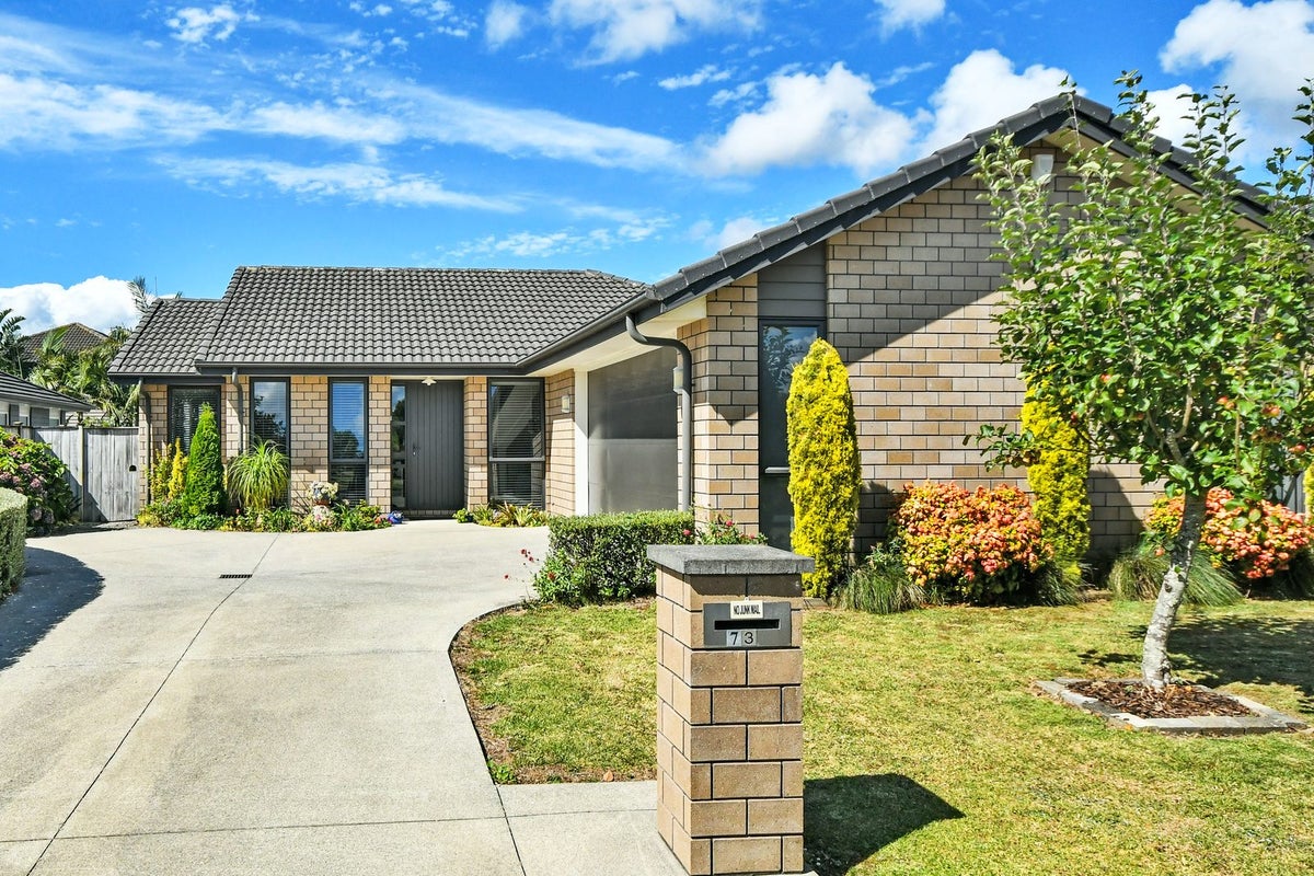 73 Castellina Drive, Karaka, Papakura - Carousel 1