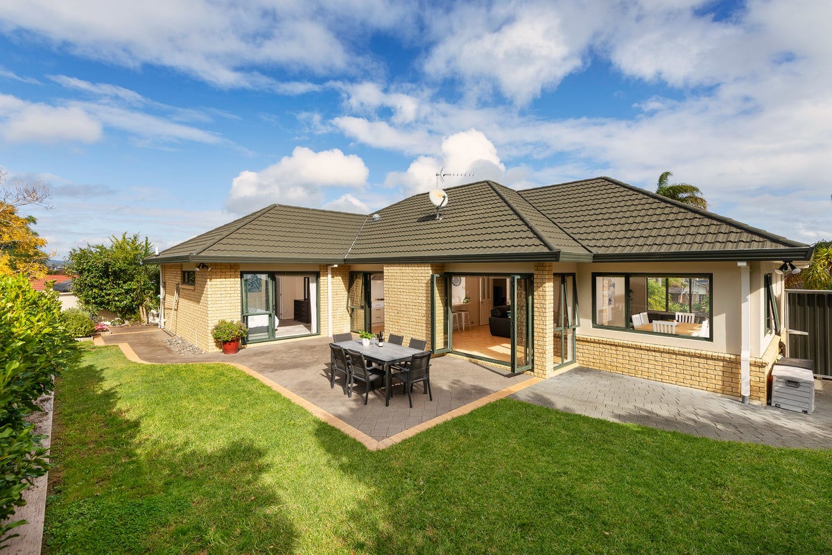 18 Nicholas Road, Somerville, Manukau - Carousel 1