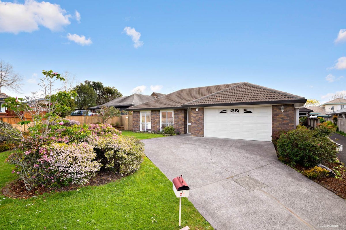 1/21 Pajaro Place, Golflands, Auckland - Carousel 1