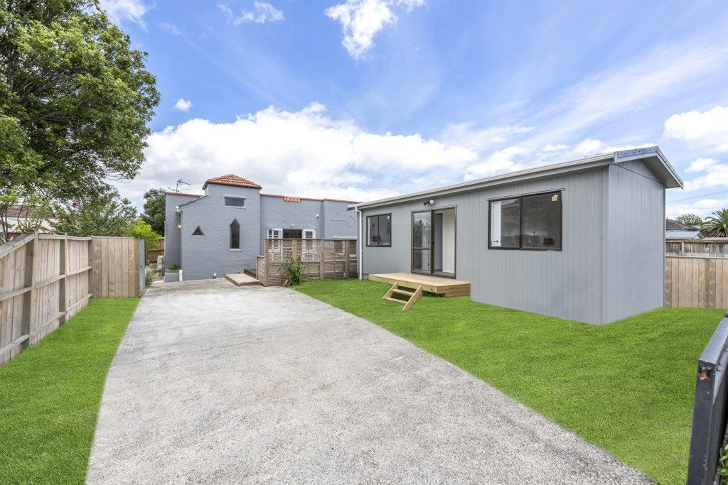 6 Lipscombe Avenue, Papatoetoe, Auckland - Carousel 1