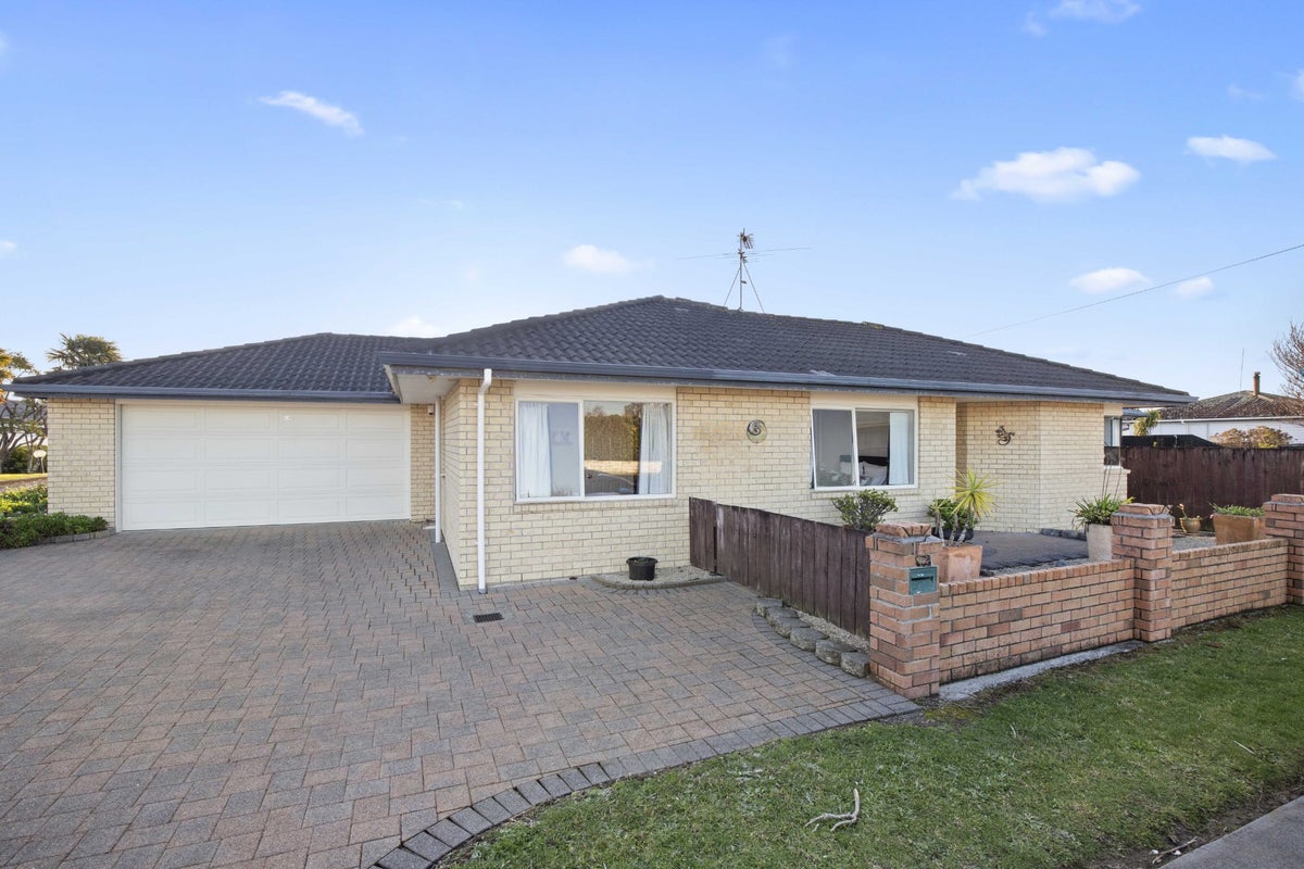 42D Sandspit Road, Waiuku, Waiuku - Carousel 1