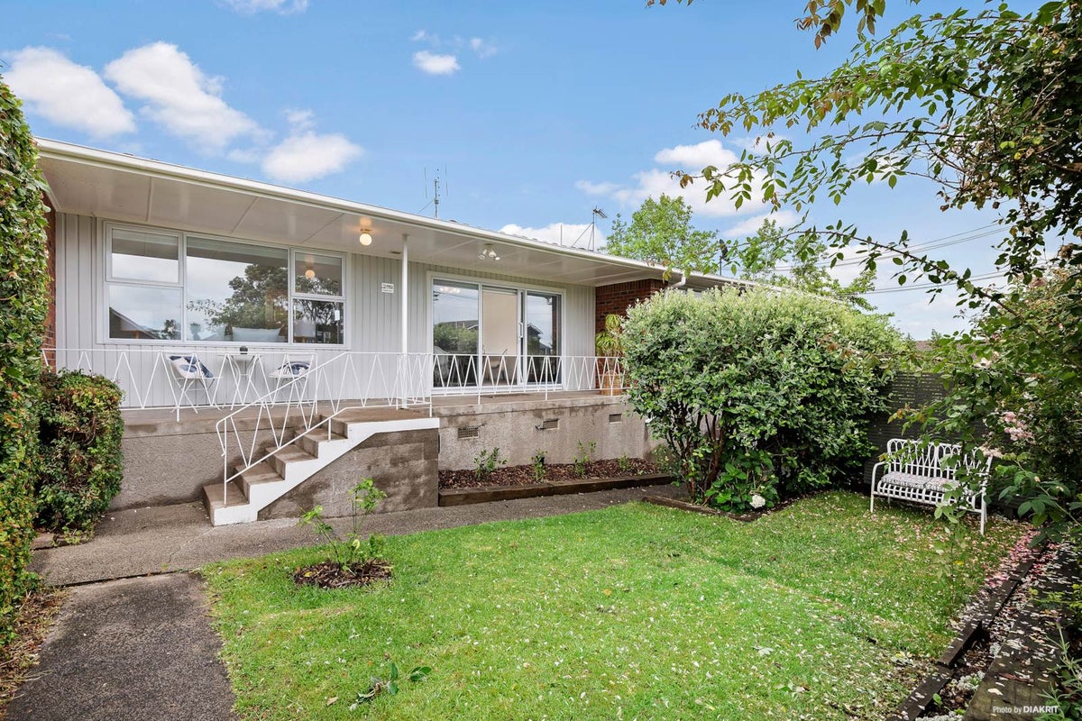 2/119 Riddell Road, Glendowie, Auckland - Carousel 1