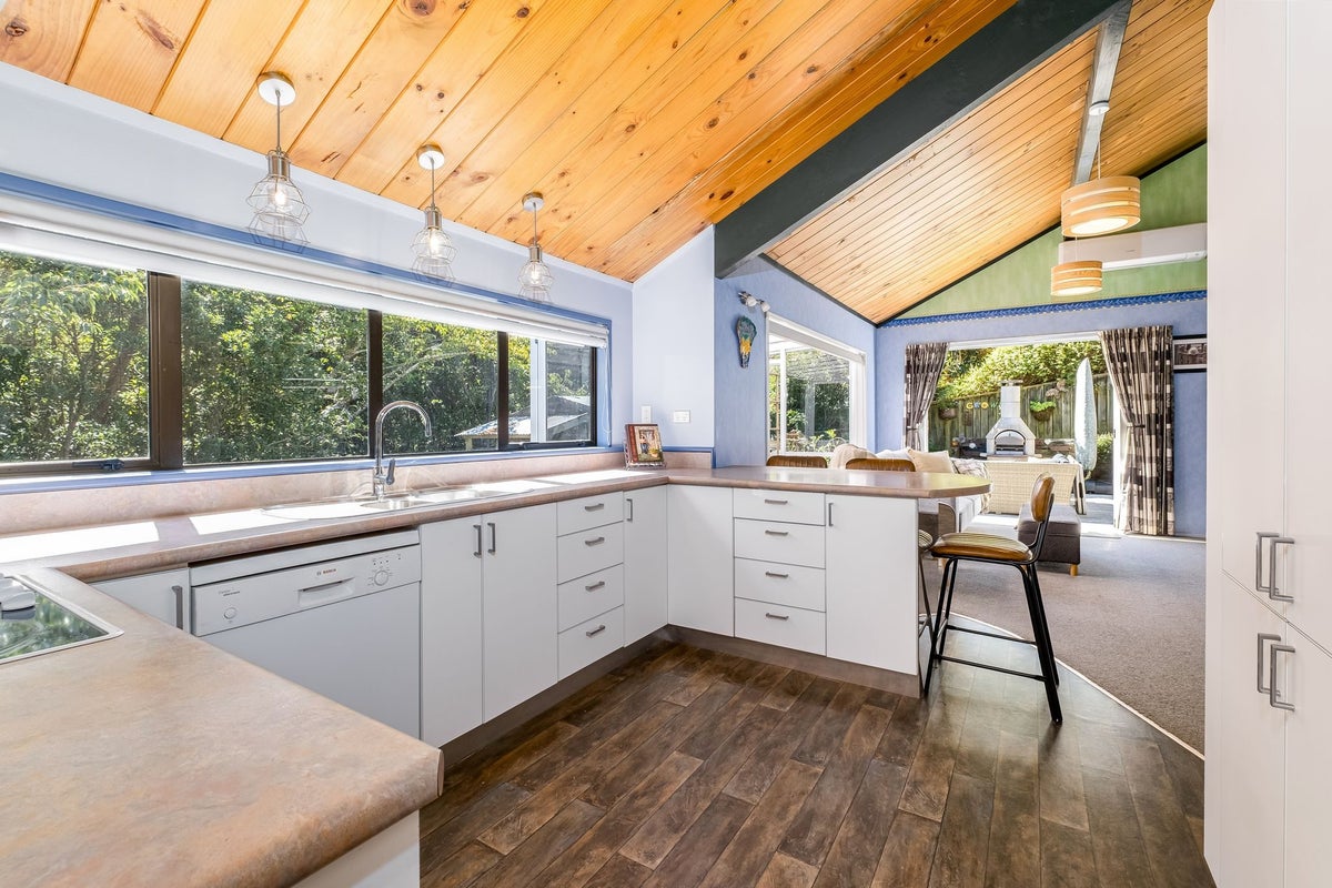 6 Anchor Lane, Whitby, Porirua - Carousel 2