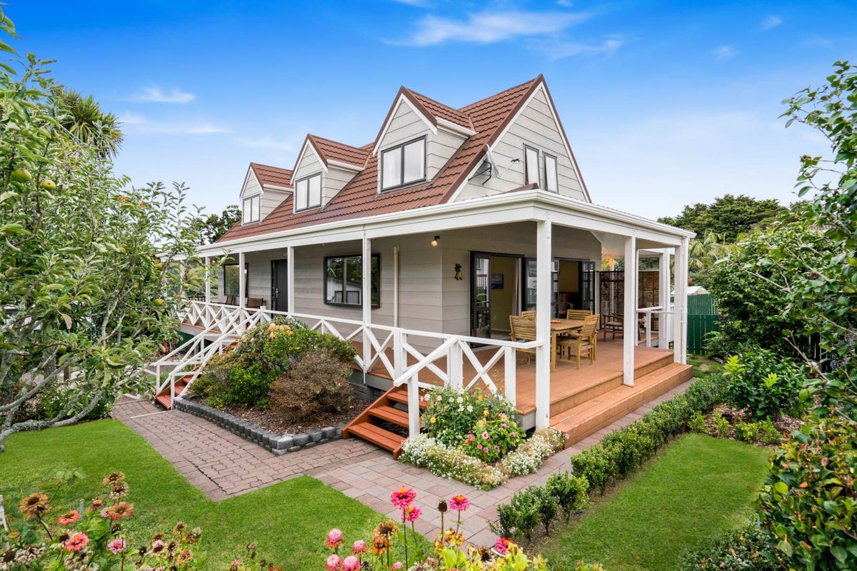 15 Nyssa Place, Totara Heights, Auckland - Carousel 1