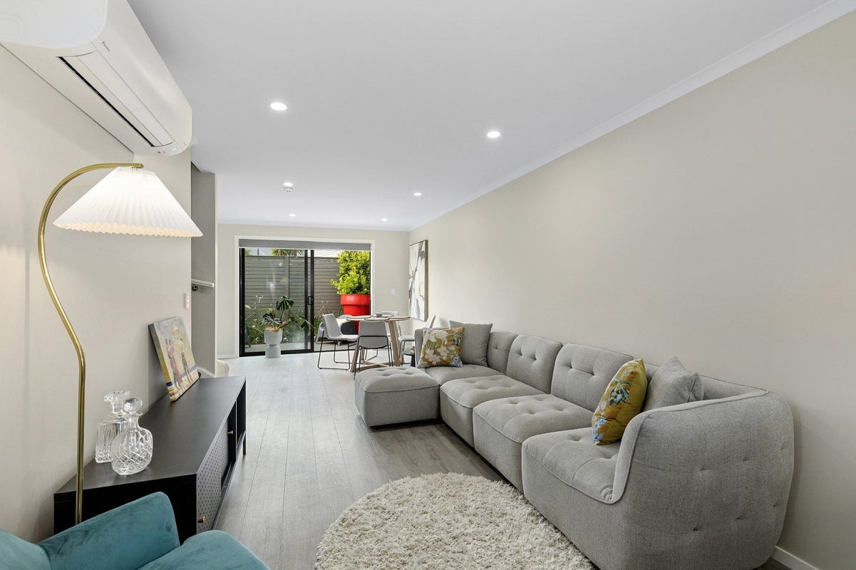 5 Te Whiti Grove, Waterloo , Lower Hutt - Carousel 2