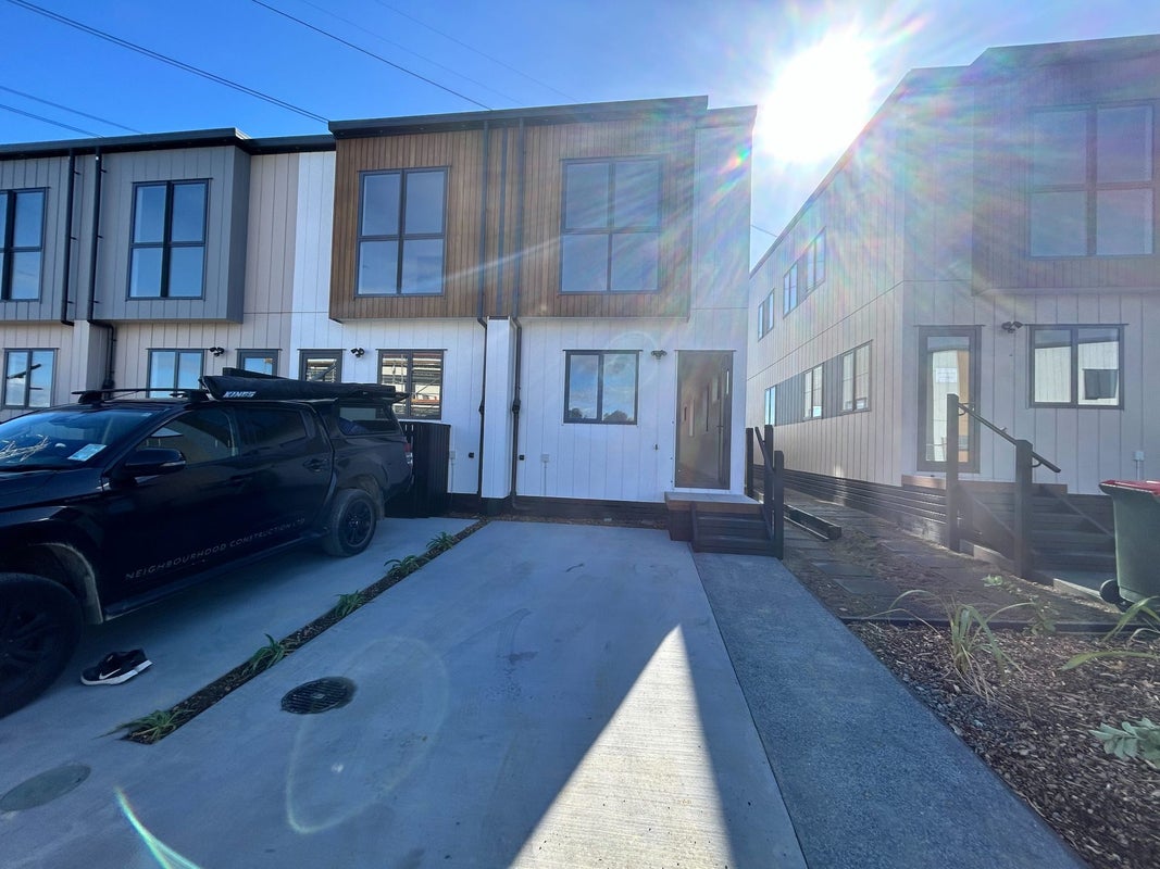 32 Long George Drive, Totara Park, Auckland - Carousel 13