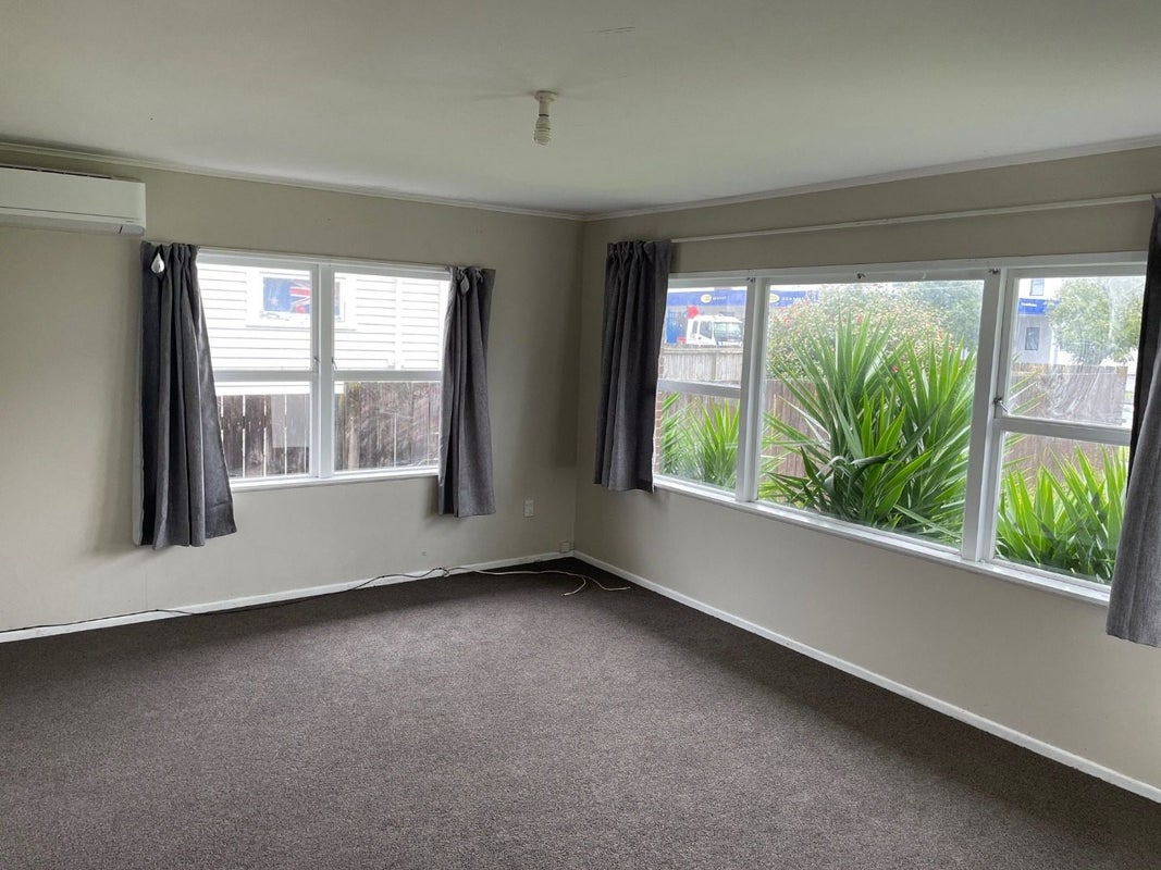 2/468 Swanson Road, Ranui, Auckland - Carousel 2