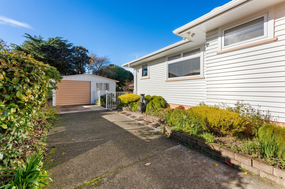 36 Totara Park Road, Clouston Park, Upper Hutt - Carousel 2