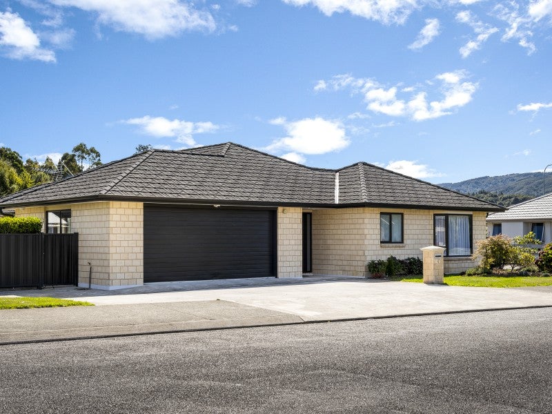 4 Sunstone Crescent, Brown Owl, Upper Hutt - Carousel 1