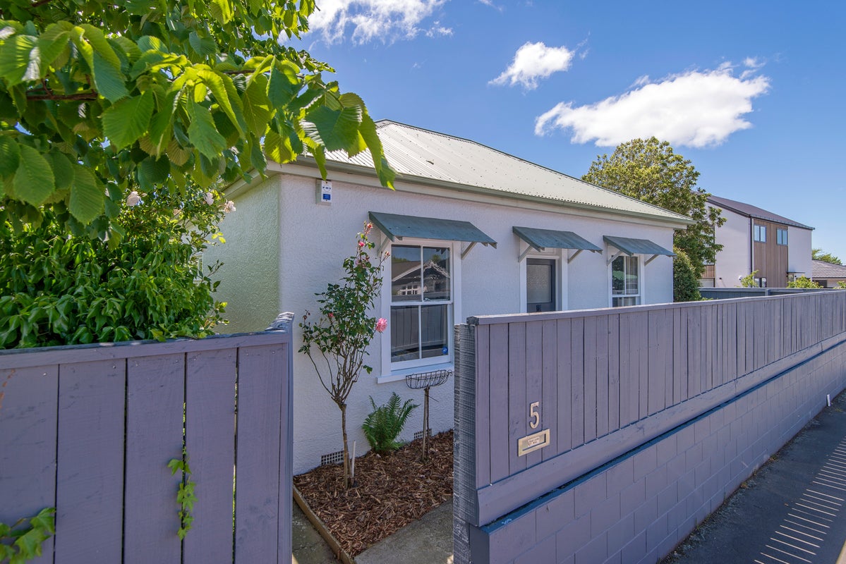 5 Edgeware Road, St Albans, Christchurch - Carousel 1