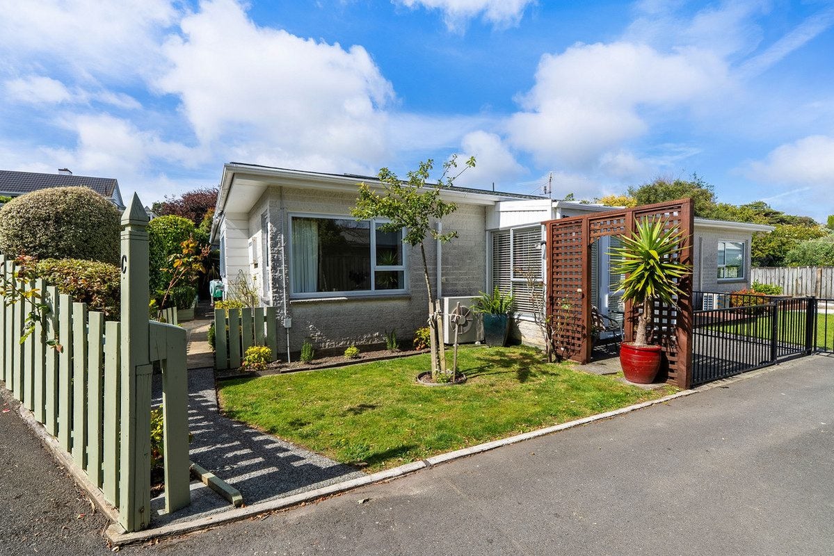 18C Lancaster Street, Karori, Wellington - Carousel 1