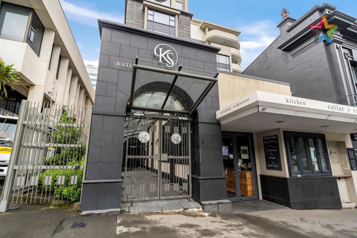 6J/42 Molesworth Street, Thorndon, Wellington - Carousel 1