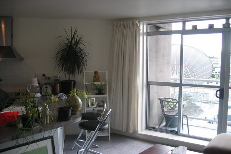 6/80 Kent Terrace, Mount Victoria, Wellington - Carousel 1