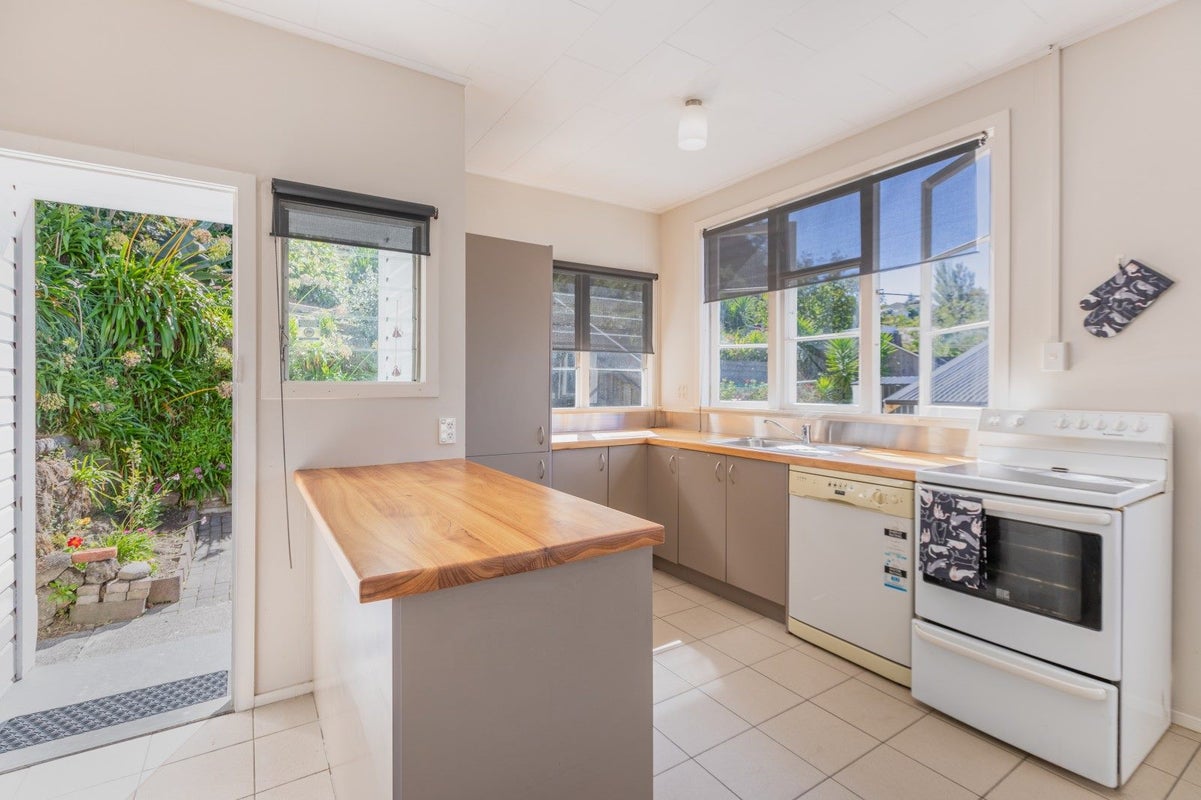 7 Smale Terrace, Hospital Hill, Napier - Carousel 2