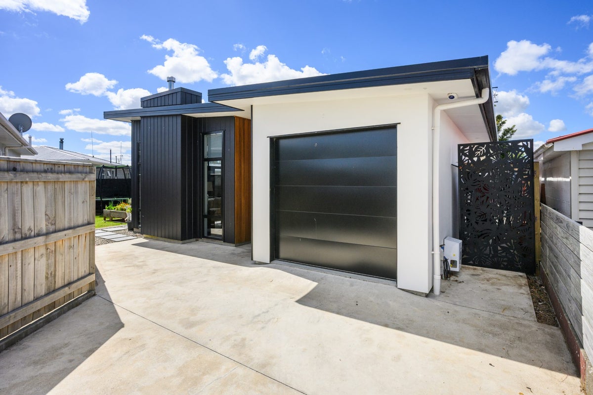 37B Kingston Street, Awapuni, Palmerston North - Carousel 2