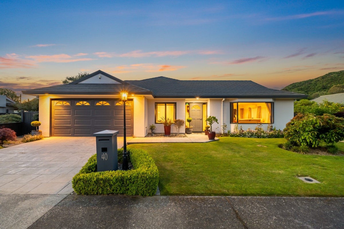 40 Mary Huse Grove, Manor Park, Lower Hutt - Carousel 1