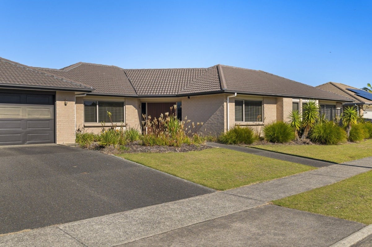 44 Gibson Place, Papamoa Beach, Papamoa - Carousel 1