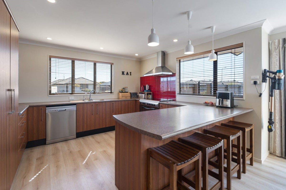 42 Peter Hall Drive, Kelvin Grove, Palmerston North - Carousel 2