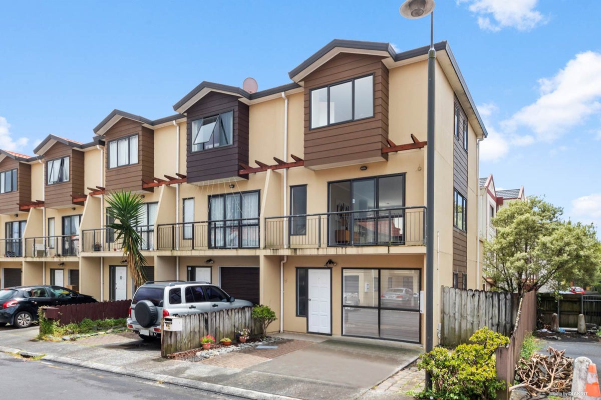 27/8 Margan Avenue, New Lynn, Auckland - Carousel 1