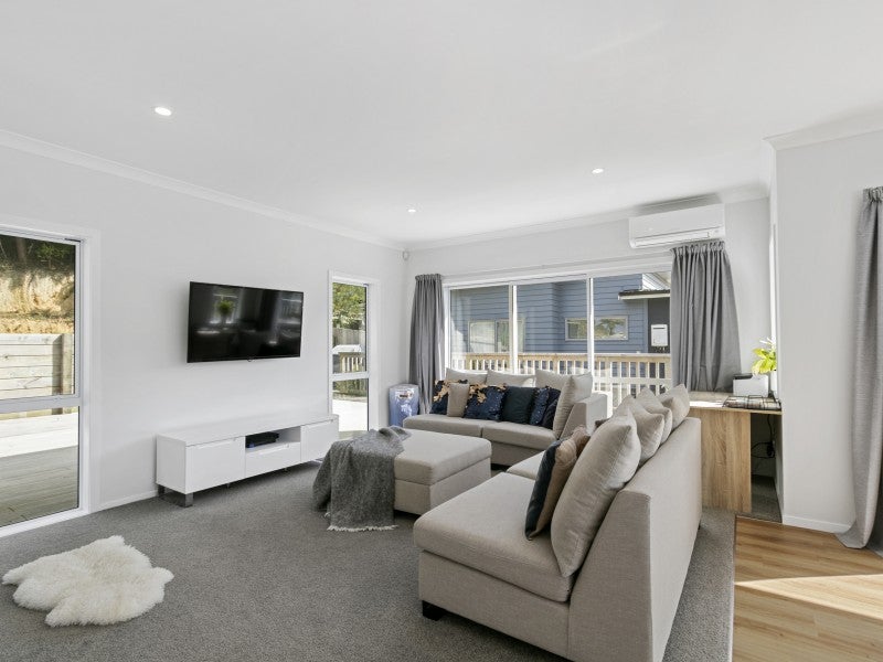 2/16 Kelso Grove, Kelson, Lower Hutt - Carousel 2