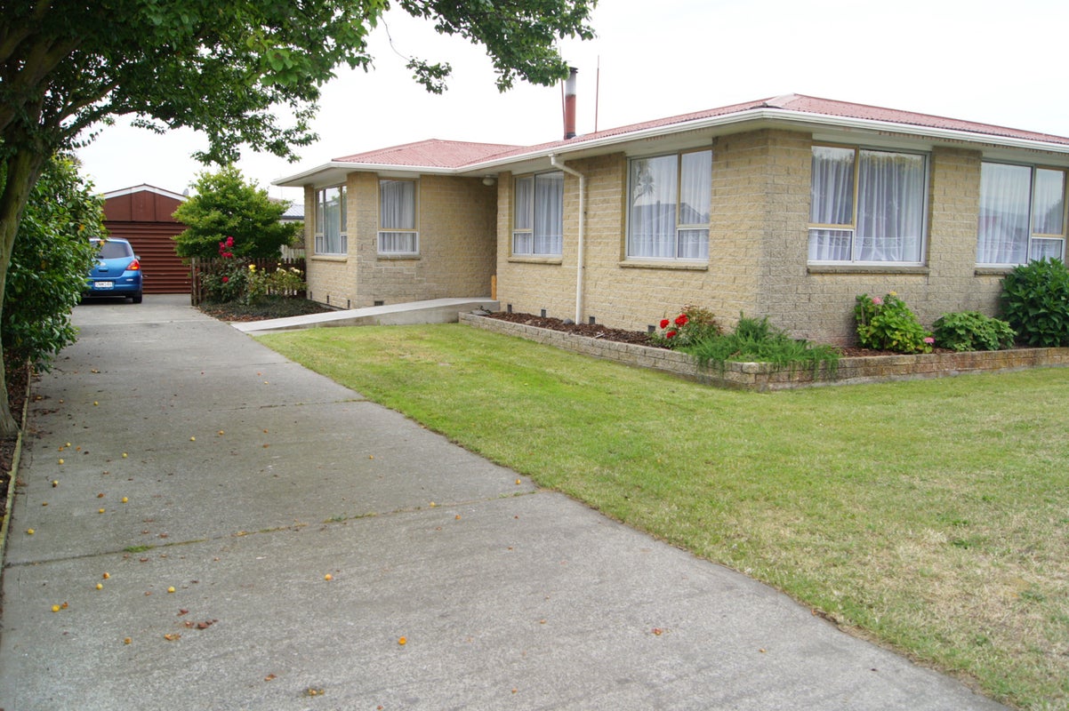 31 St Heliers Crescent, Aranui, Christchurch - Carousel 1