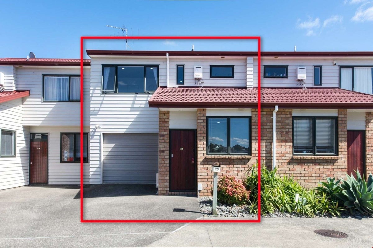 25/22 Northcross Drive, Oteha, Auckland - Carousel 1