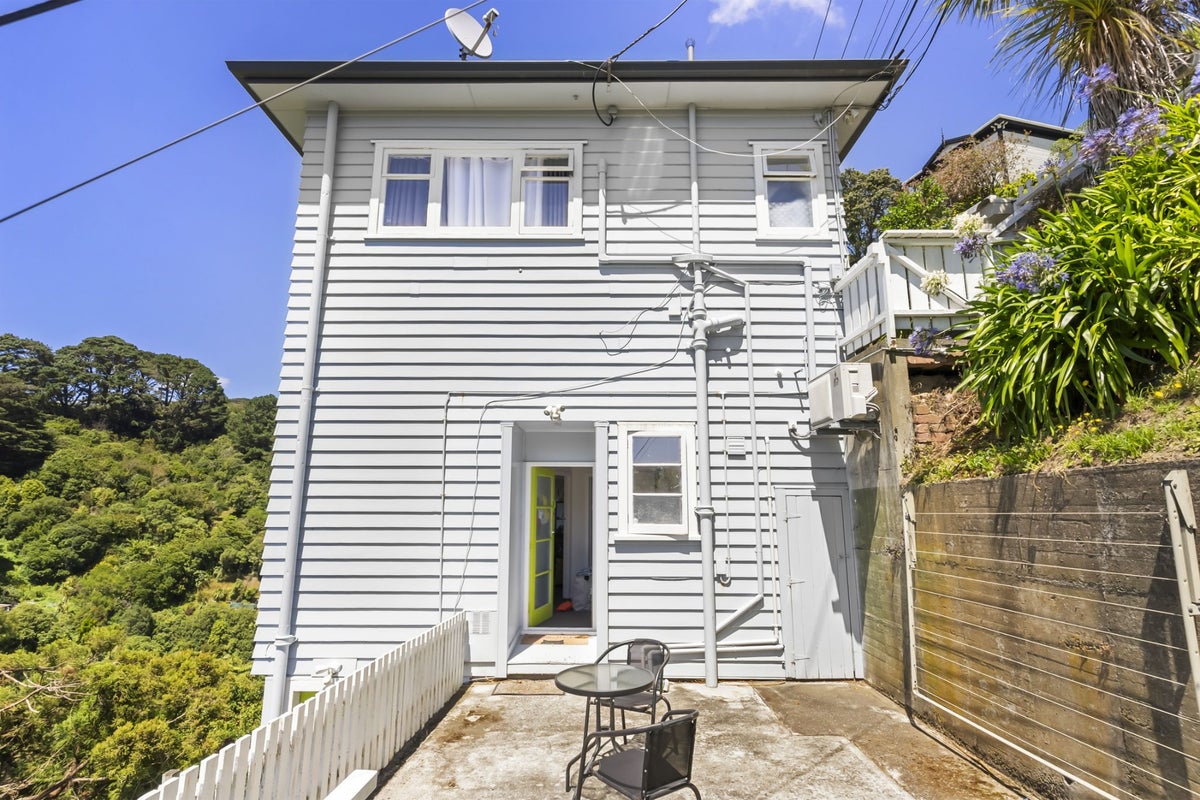 11 Mount Pleasant Road, Aro Valley, Wellington - Carousel 2