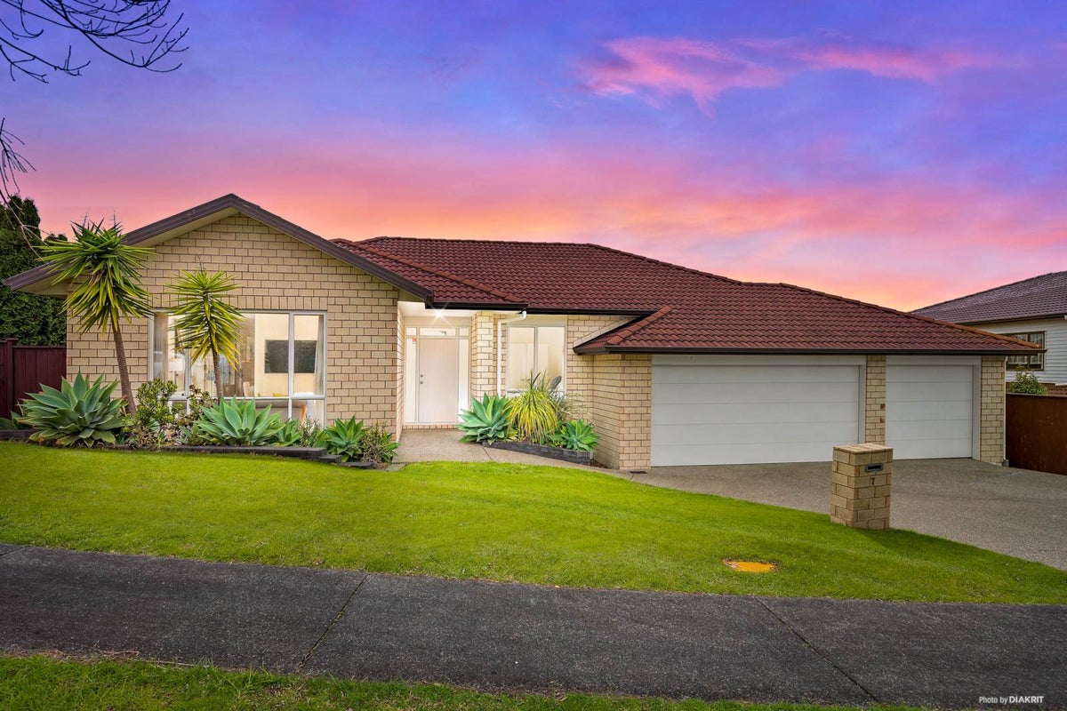 7 Soljans Place, Flat Bush, Auckland - Carousel 1