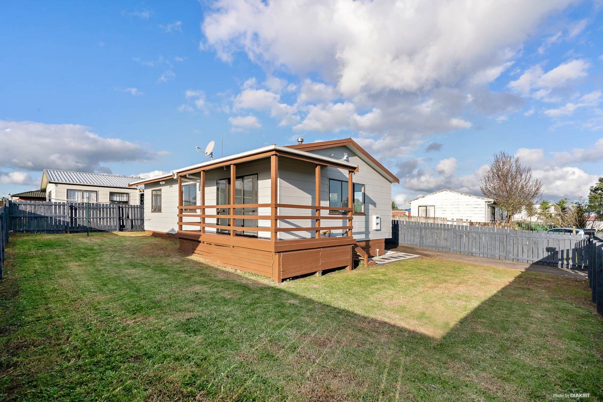1/18 Templeton Place, Clendon Park, Auckland - Carousel 1
