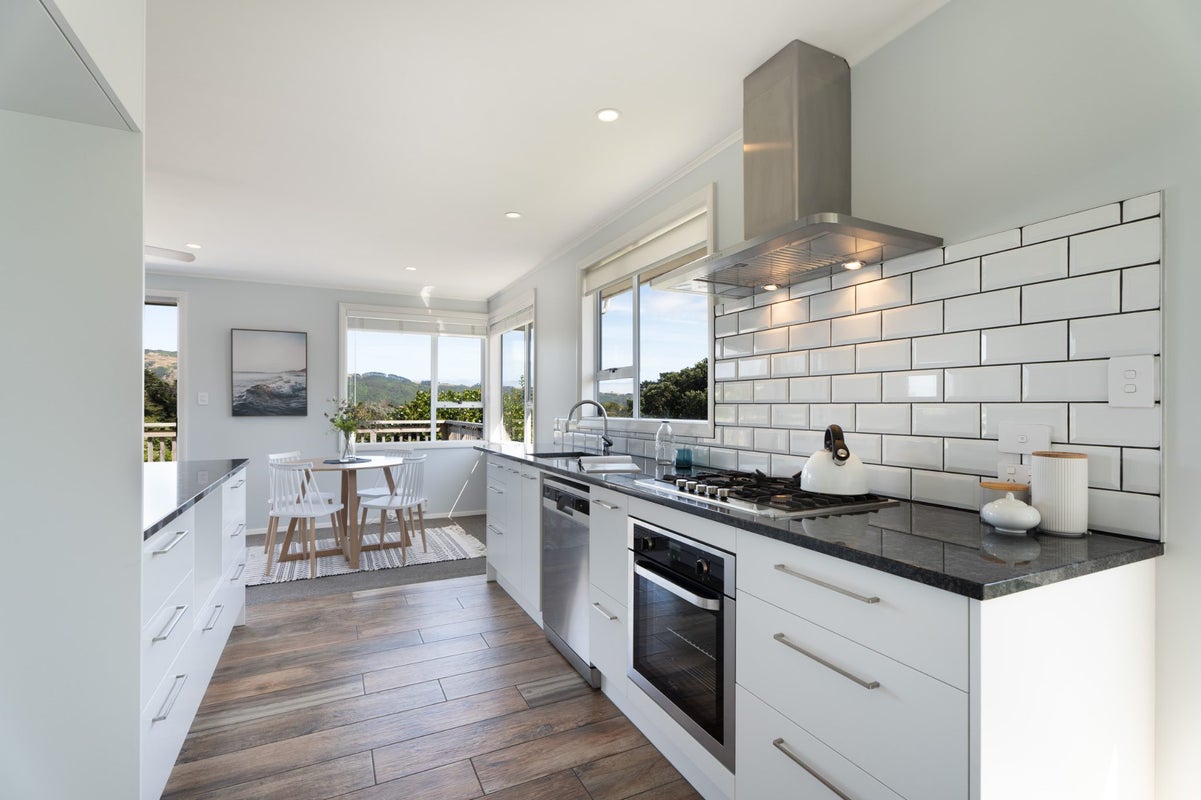 26 Sievers Grove, Cannons Creek, Porirua - Carousel 2