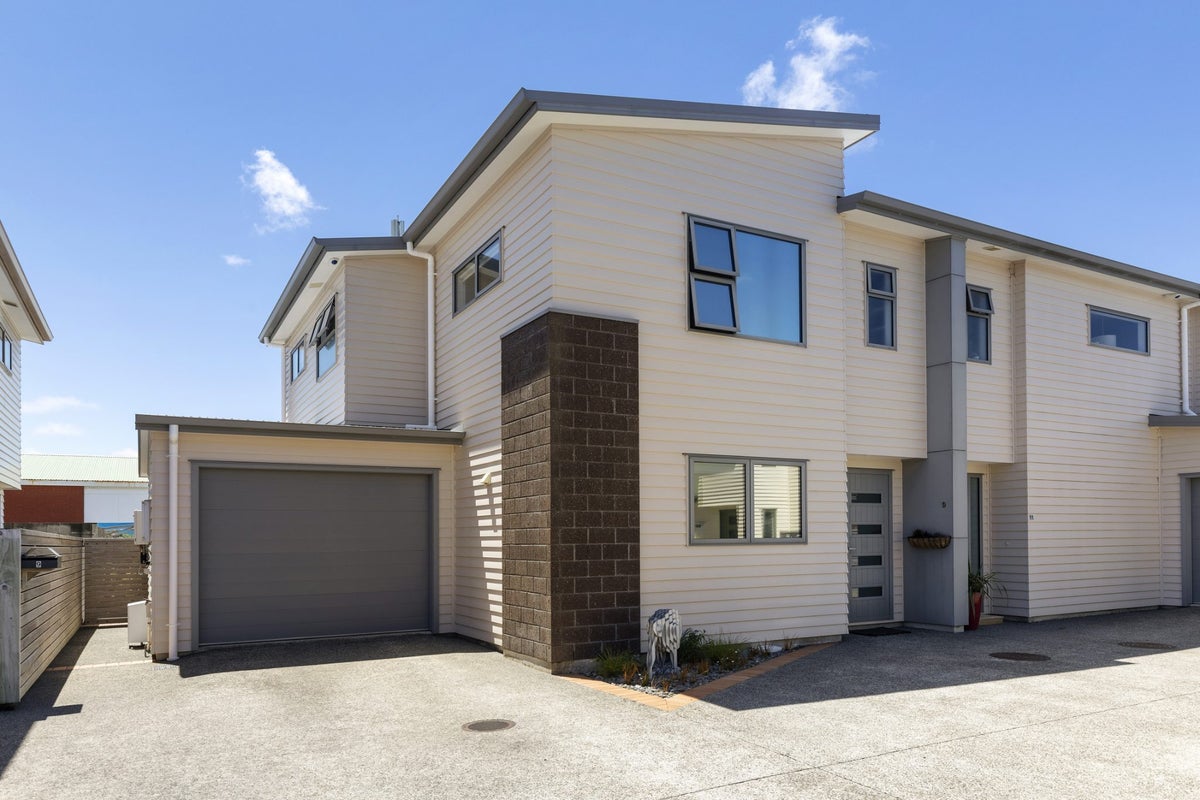 9 Latimer Way, Petone, Lower Hutt - Carousel 1