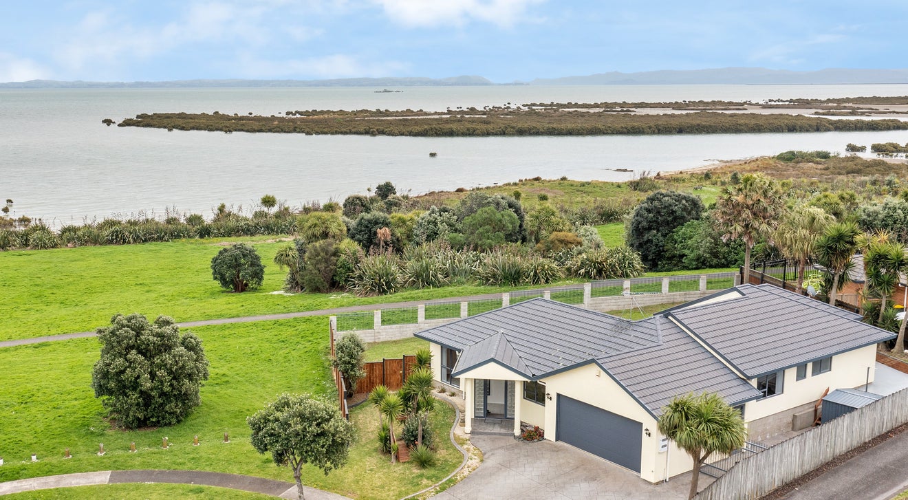 41 Bellville Drive, Clendon Park, Auckland - Carousel 1