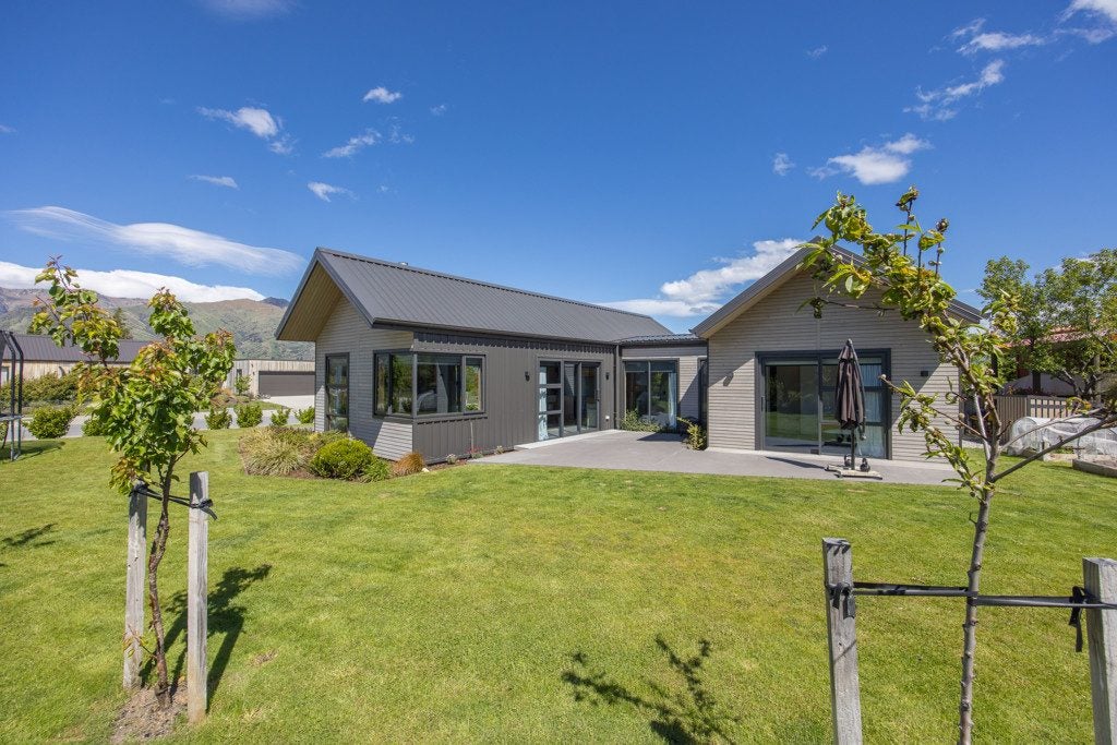 27 Sarges Way, Wanaka - Carousel 1