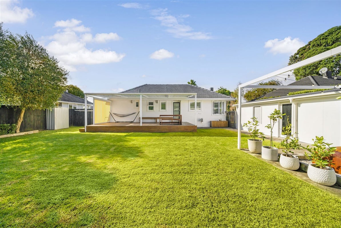 4 London Street, Te Atatu Peninsula, Auckland - Carousel 2