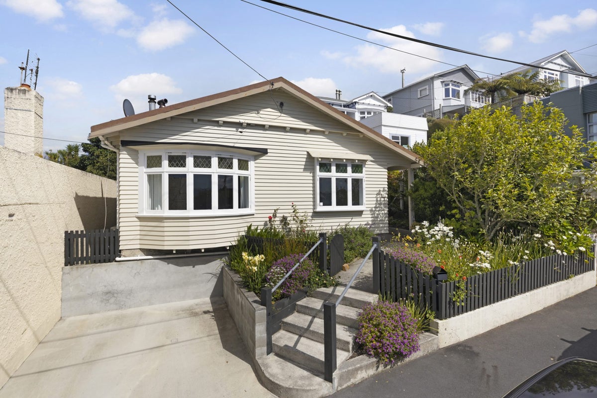 32 Mills Road, Brooklyn, Wellington - Carousel 1
