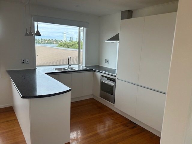 2/26 Otakau Road, Milford, Auckland - Carousel 2