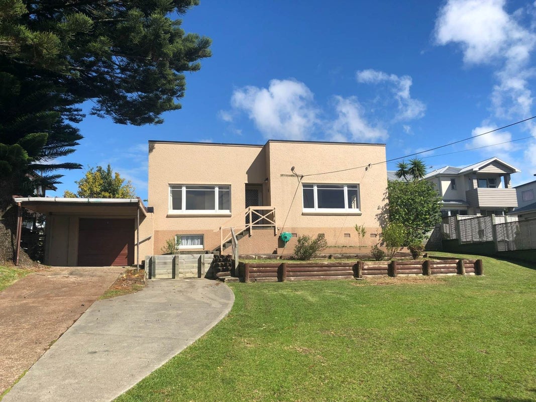 18 Quebec Road, Milford, Auckland - Carousel 1