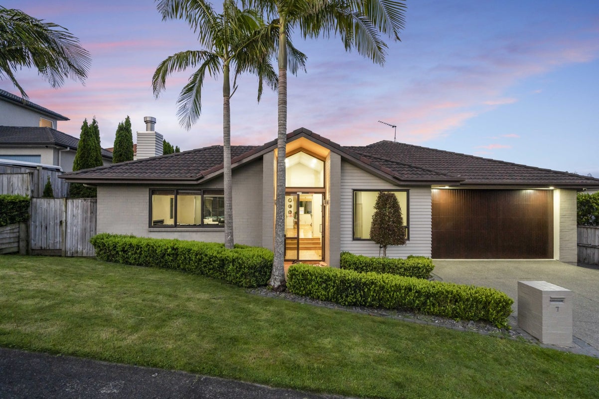 7 Chard Place, Flat Bush, Auckland - Carousel 1