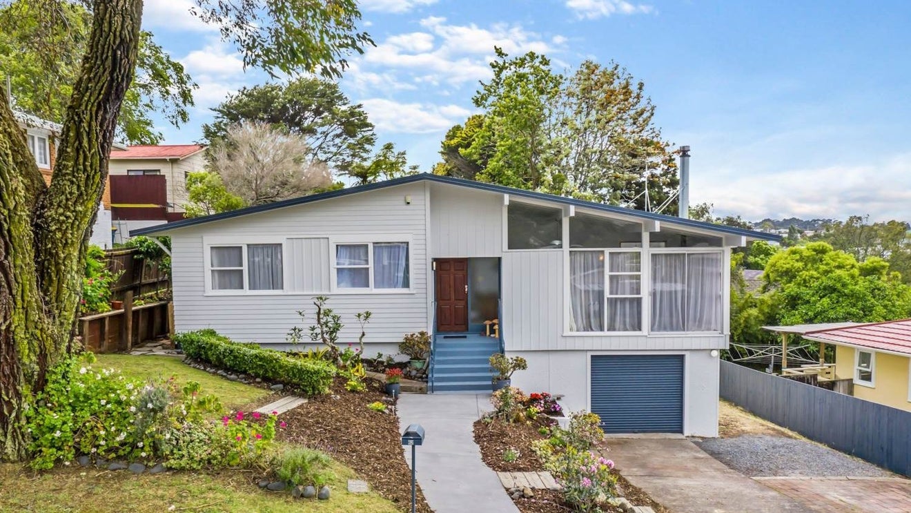 62 Girrahween Drive, Totara Vale, Auckland - Carousel 1