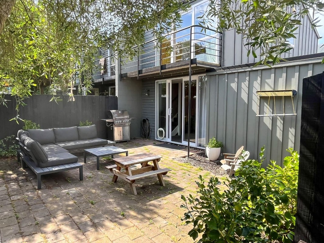 7/27 Packe Street, Edgeware, Christchurch - Carousel 1
