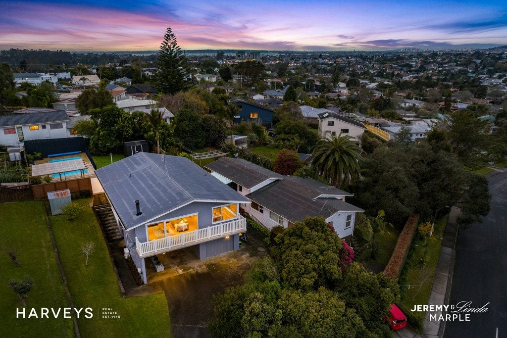 21 Nandana Drive, Glen Eden, Auckland - Carousel 2