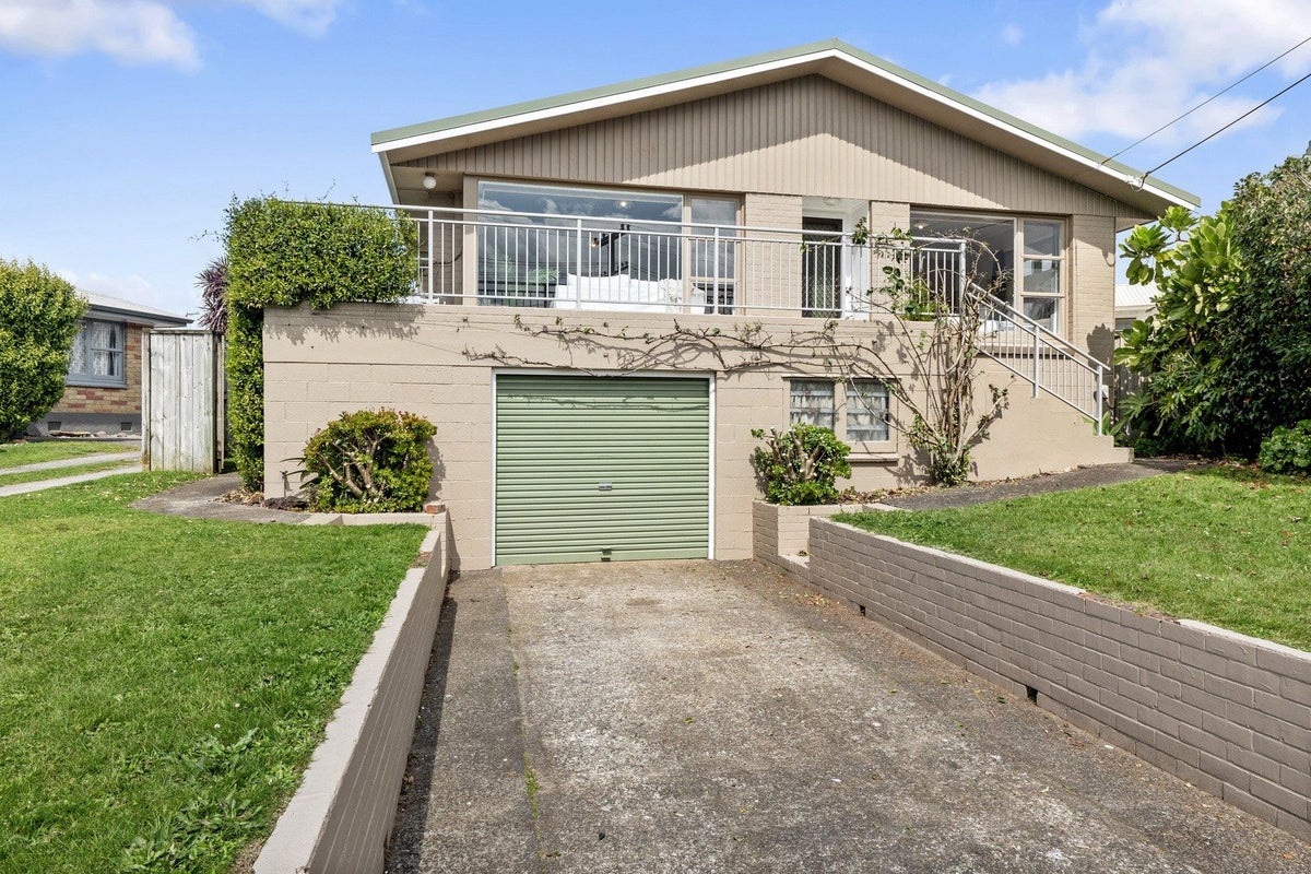 20A Alverstoke Road, Parkvale, Tauranga - Carousel 1
