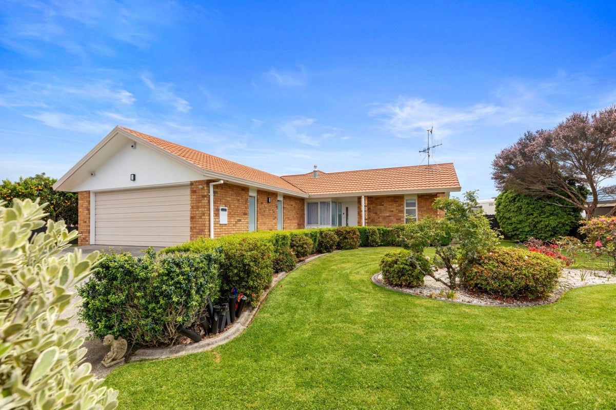 3 Hinton Place, Pyes Pa, Tauranga - Carousel 1