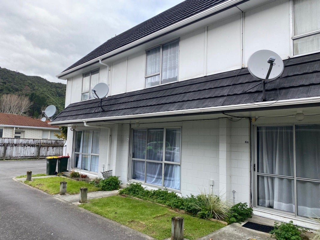 4C Flock Grove, Fairfield, Lower Hutt - Carousel 1