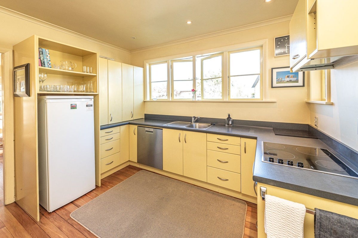 10 Porritt Street, Saint Johns Hill, Whanganui - Carousel 2