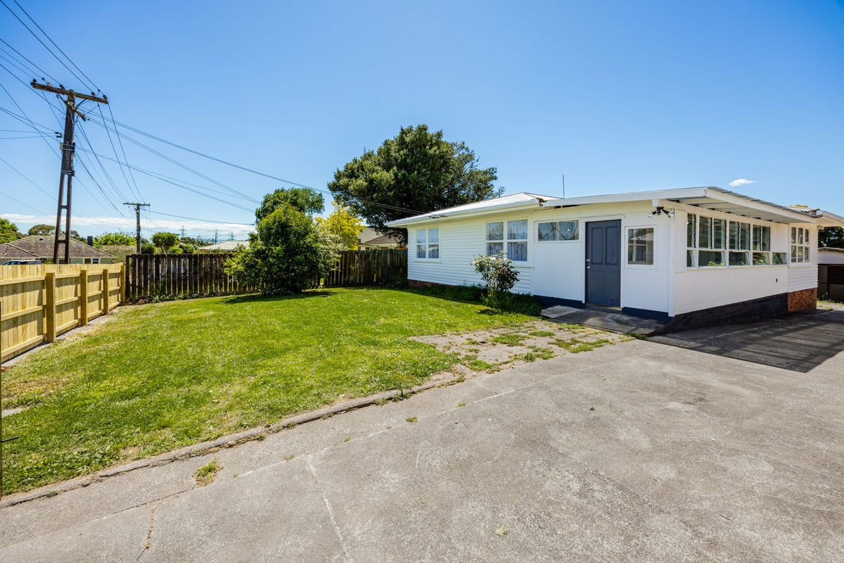 13 Julian Place, Otara, Auckland - Carousel 1
