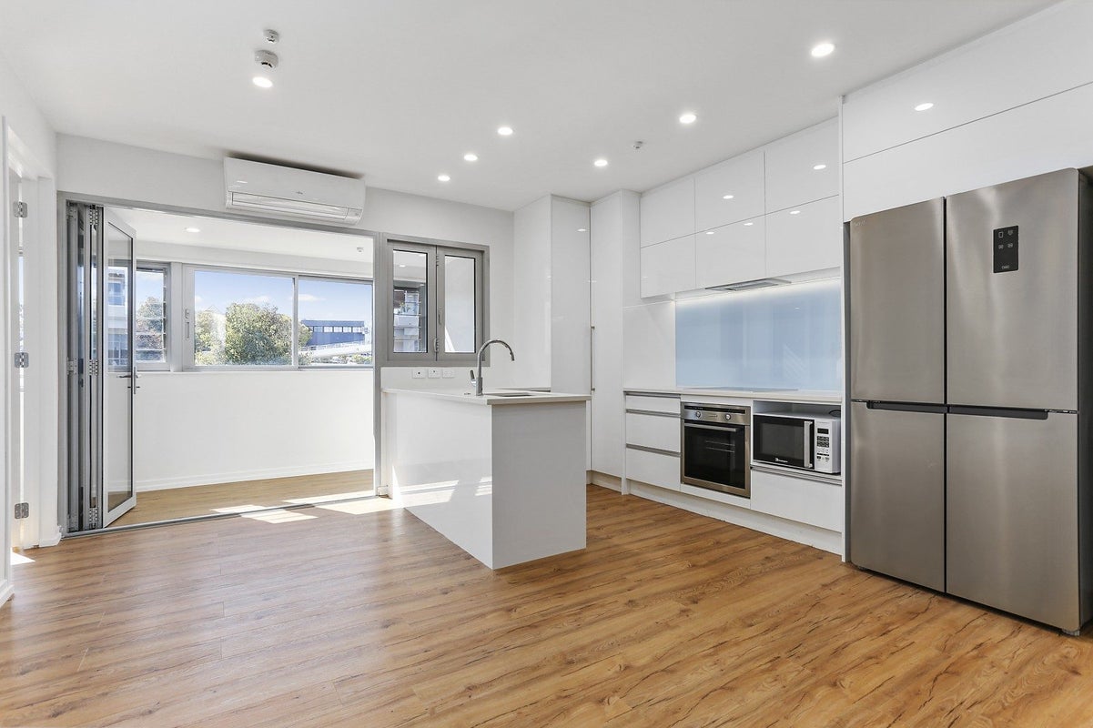 7/46 Wellington Street, Howick, Auckland - Carousel 1