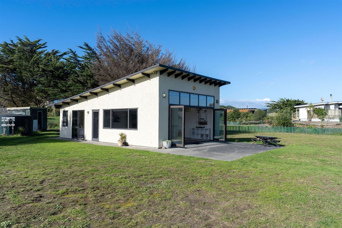 11 Via Aroha, Waitarere Beach, Levin - Carousel 1