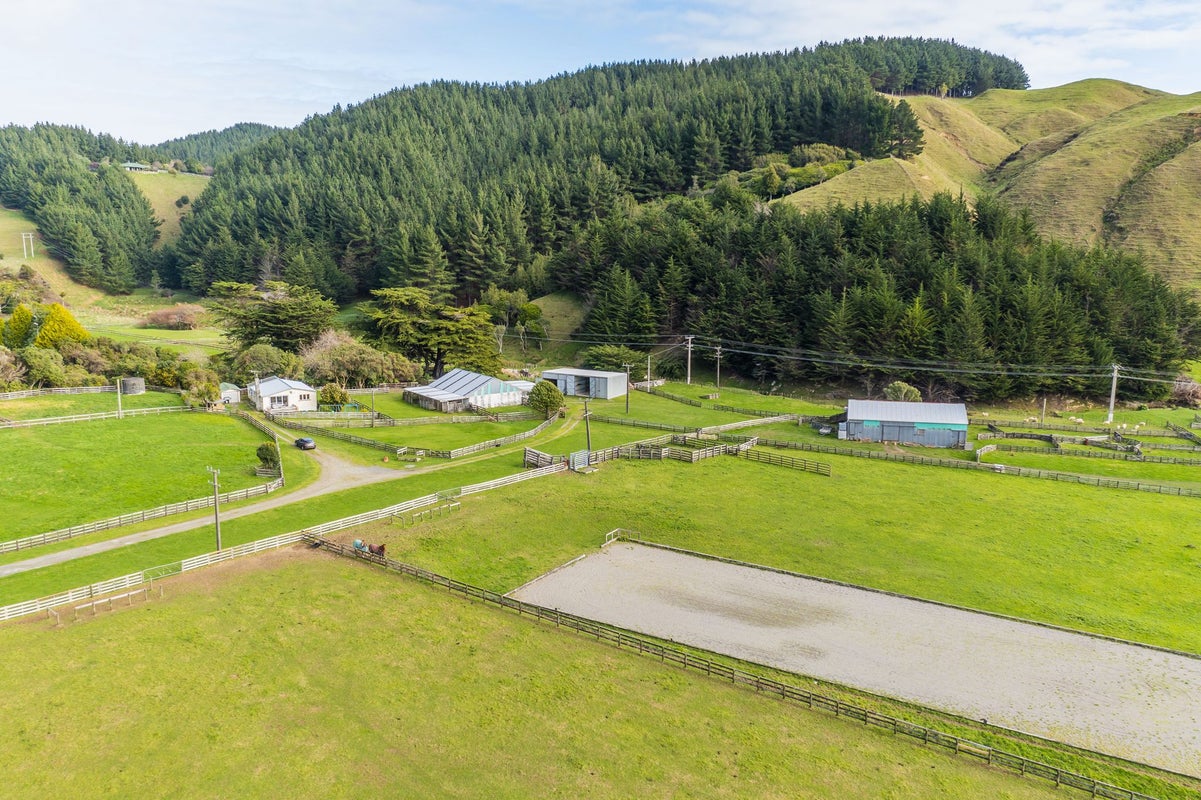 196 Valley Road, Paraparaumu - Carousel 1